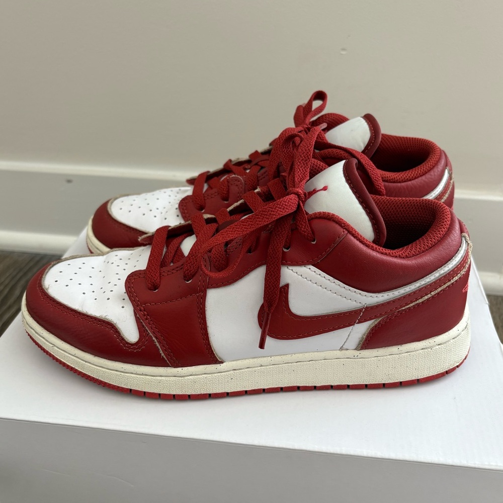 Air Jordan 1 Low SE Big Kids Size 7Y, Women’s Size 8/8.5 - Picture 2 of 6